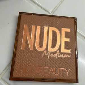 Huda Beauty - Nude Medium Eyeshadow Palette